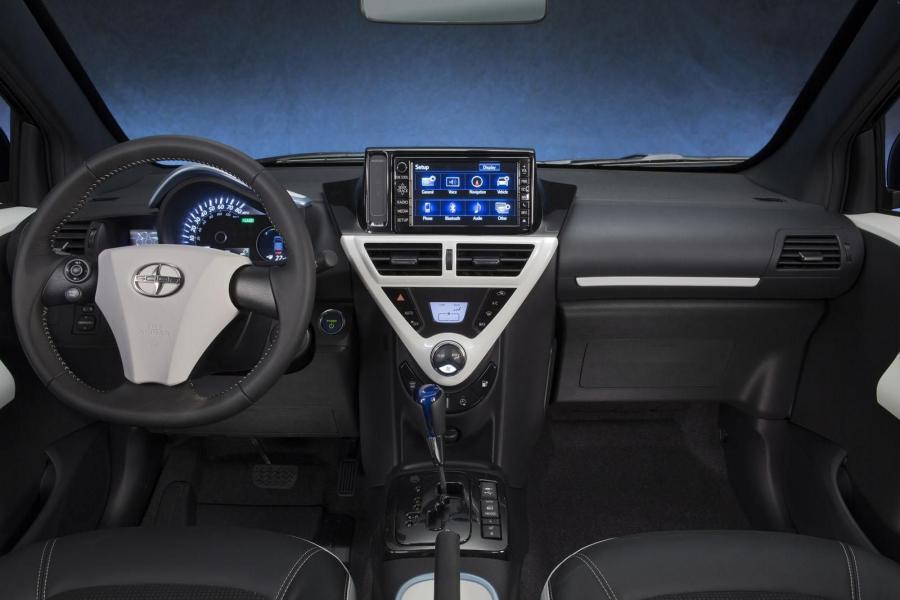 Торпедо Scion iQ EV 2012 года  (фото 2 из 24)